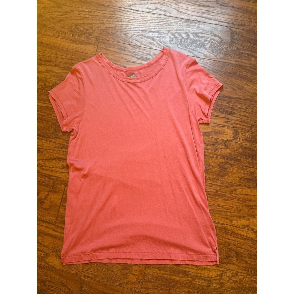 Aerie Womens Distressed T Shirt Medium Coral Pink Crew Neck Short Sleeve Casual